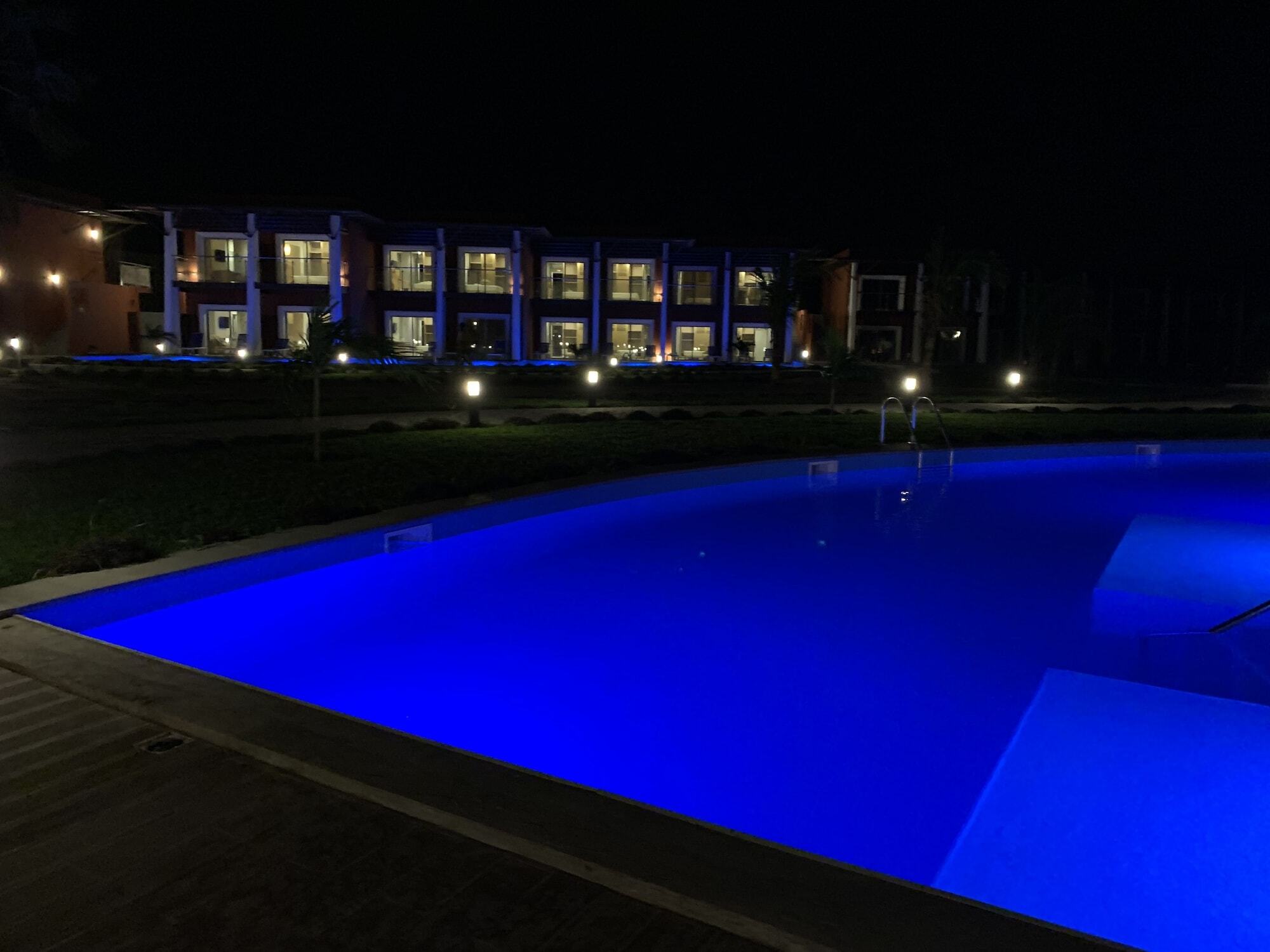 African Princess Beach Hotel เซเรคุงดา ภายนอก รูปภาพ